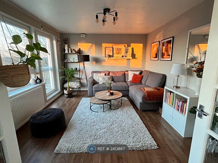 2 Bedroom Flat To Rent In Crown Lane, London, SW16