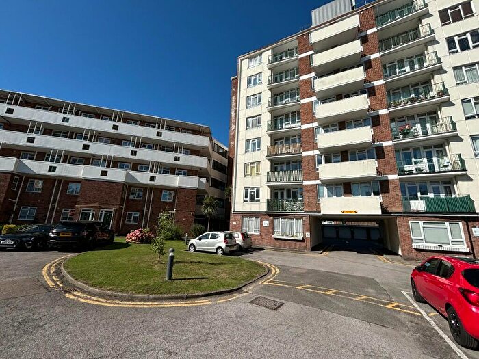 2 Bedroom Flat To Rent In London Road, Westcliff-On-Sea, Essex, SS0