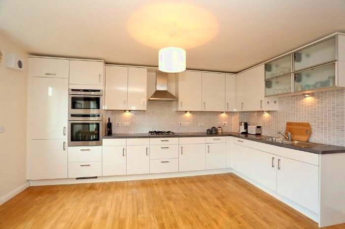 2 Bedroom Flat To Rent In Queens Crescent, City Centre, Aberdeen, AB15