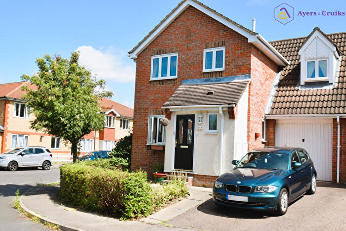 3 Bedroom Link Detached House To Rent In Holly Bank, Langdon Hills, SS16