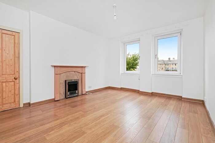 2 Bedroom Flat To Rent In Piershill Square West, Meadowbank, Edinburgh, EH8