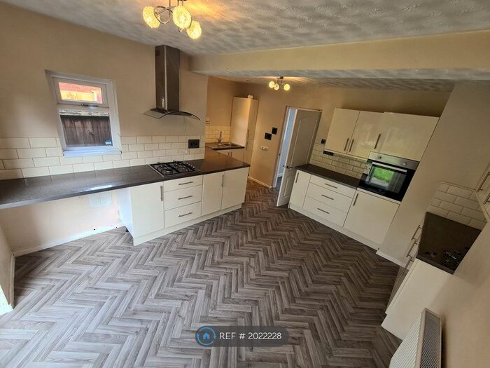 2 Bedroom End Of Terrace House To Rent In Hollington Crescent, Birmingham, B33