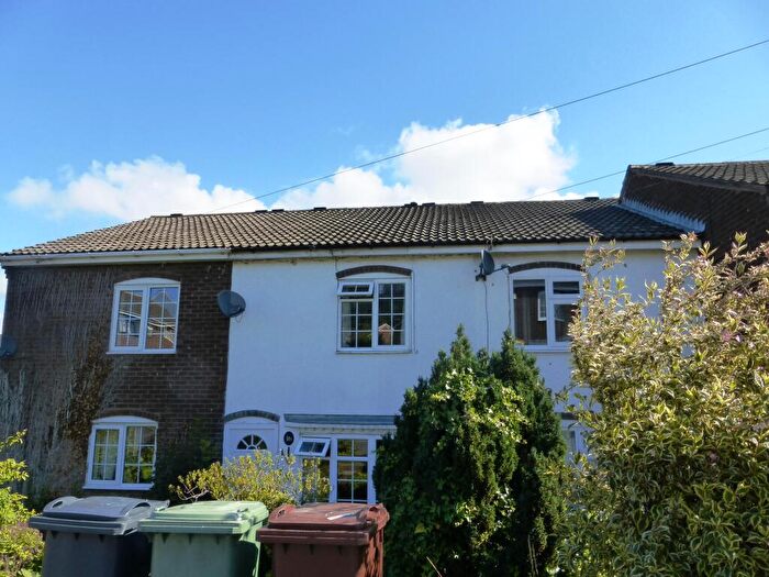 2 Bedroom House To Rent In Peterhouse Drive, LS21