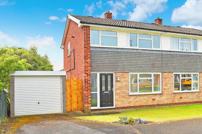 3 Bedroom Semi-Detached House To Rent In Kent Close, Ripon, HG4