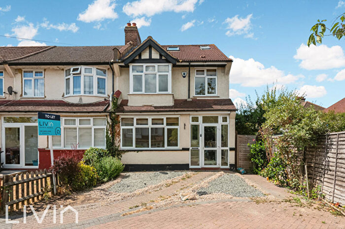 4 Bedroom Semi-Detached House To Rent In Lynwood Gardens, Croydon, Greater London, CR0