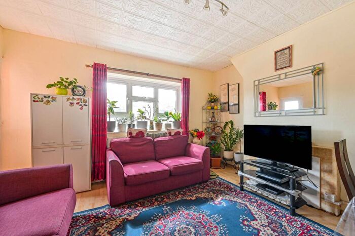 2 Bedroom Flat For Sale In Cornwall Street, Shadwell, London, E1