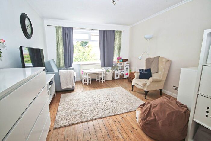 1 Bedroom Flat To Rent In Sycamore Grove, New Malden, KT3