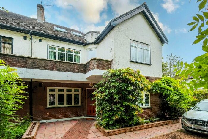 3 Bedroom Ground Maisonette To Rent In Beechwood Park, London, E18