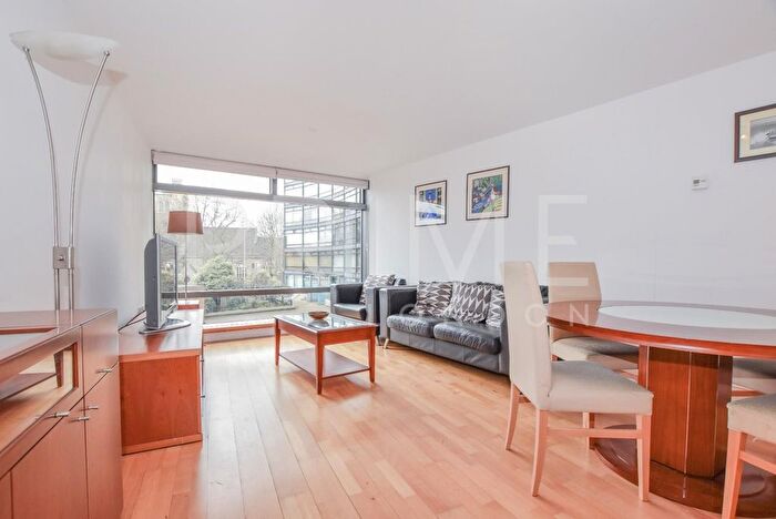 3 Bedroom Flat To Rent In Parliament View Apartments, Albert Embankment, London, SE1
