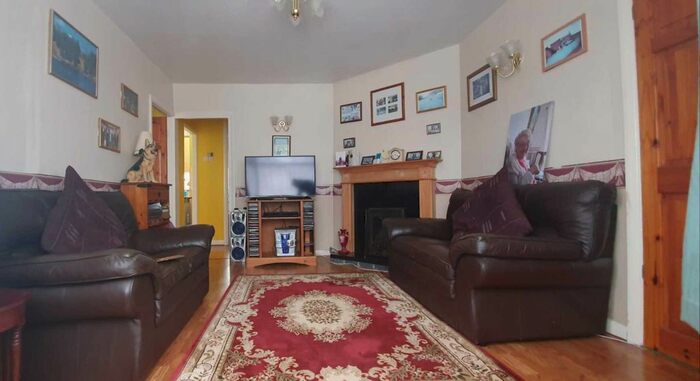 2 Bedroom Maisonette To Rent In Stratford Road, Yeading, Hayes UB4