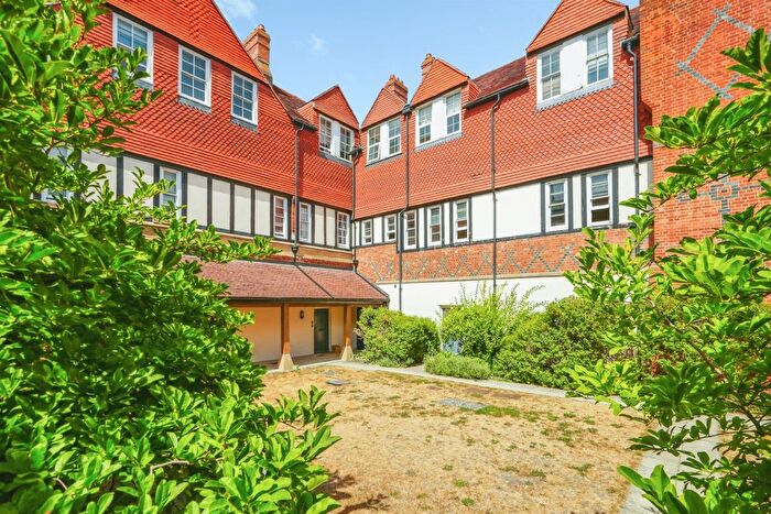 2 Bedroom Flat For Sale In St. Mary's, Wantage, OX12