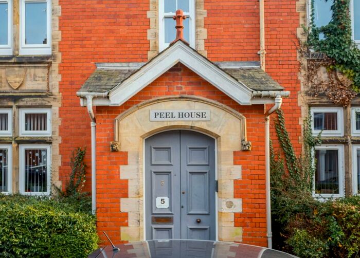 2 Bedroom Flat To Rent In Barttelot Road Horsham, RH12