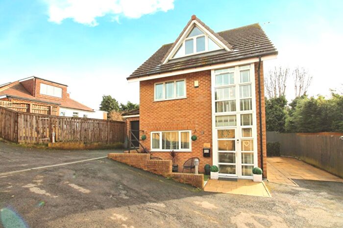 5 Bedroom Detached House For Sale In Wakefield Road, Leeds, LS25