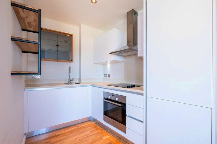 1 Bedroom Flat To Rent In Streatham High Road, London, SW16