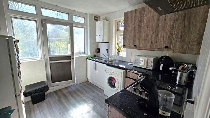 2 Bedroom Flat To Rent In Windermere Court, Windermere Road, Wembley, HA9