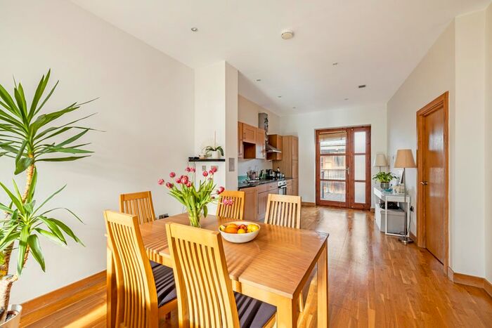 2 Bedroom Flat To Rent In Banister Road, London, W10