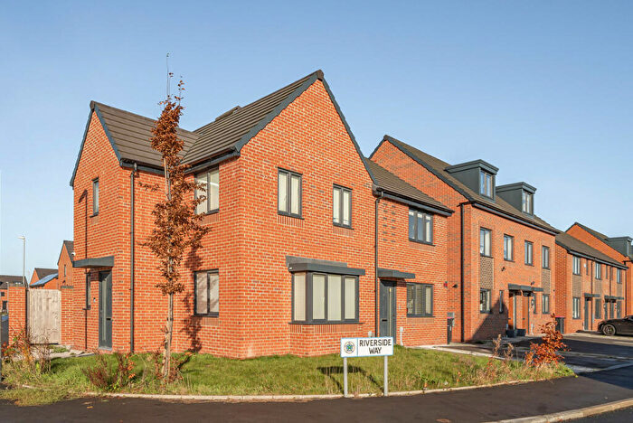 2 Bedroom Semi-Detached House For Sale In Riverside Way, Salford, M6