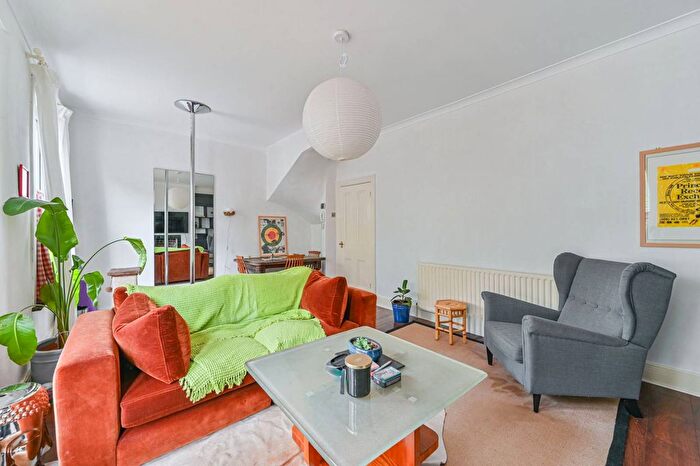 2 Bedroom Flat To Rent In Hillreach, Woolwich, London, SE18