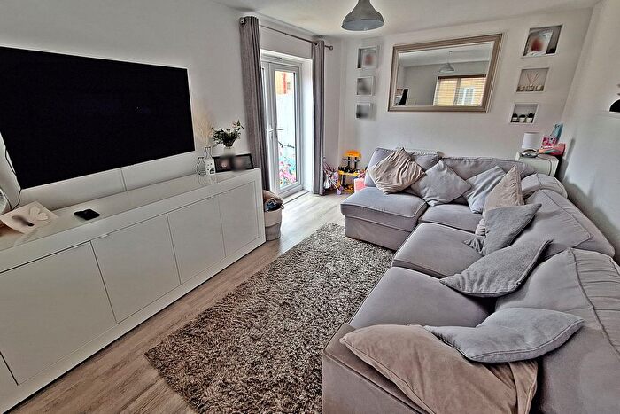 3 Bedroom Property For Sale In Wiffen Close, Barton-Le-Clay, Bedford, MK45