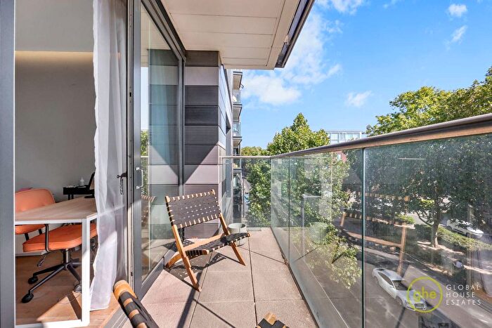 1 Bedroom Flat For Sale In York Way, Kings Cross Estate, London, N1C