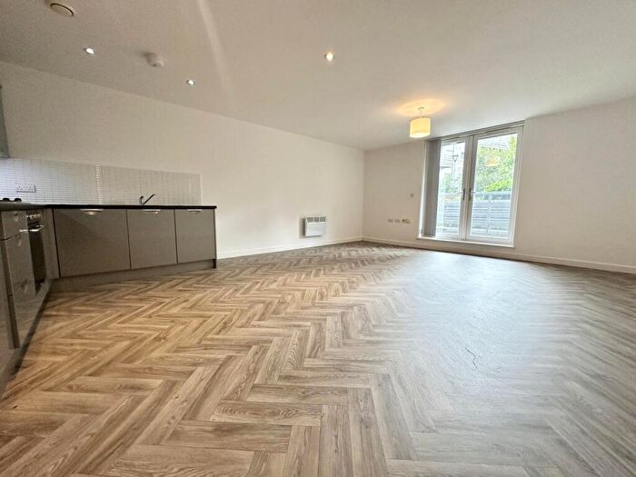 1 Bedroom Apartment To Rent In Bramall Lane, Near City Centre, S2