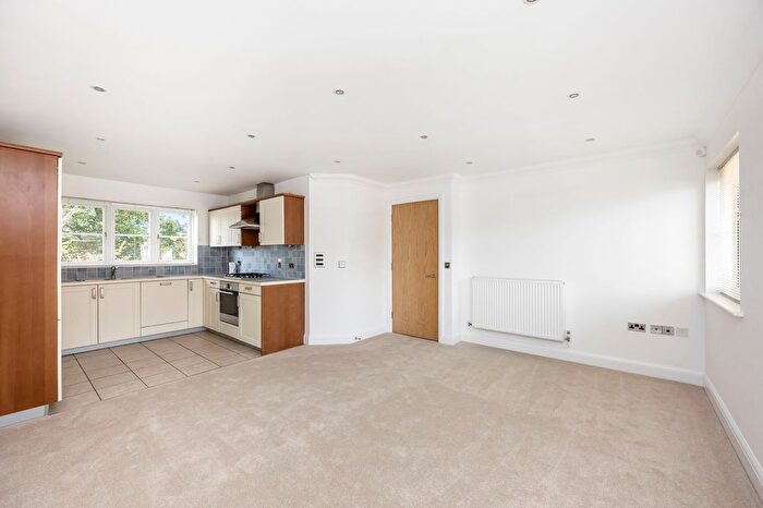 2 Bedroom Flat For Sale In Pondtail Park, Horsham, RH12