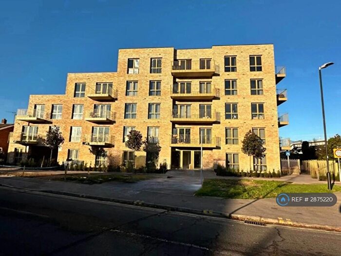 2 Bedroom Flat To Rent In Station Road, Langley, Slough, SL3