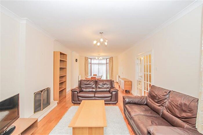 4 Bedroom Detached House To Rent In Templars Avenue, Temple Fortune, NW11