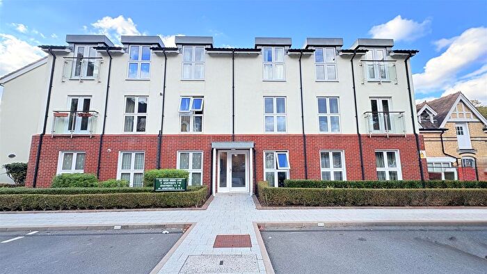 2 Bedroom Flat For Sale In Moor Green Lane, Birmingham, B13