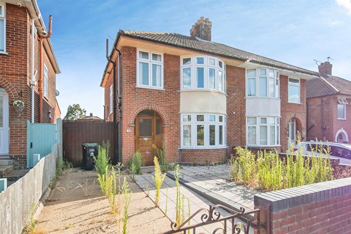 3 Bedroom Semi-Detached House For Sale In Cliff Lane, Ipswich, IP3
