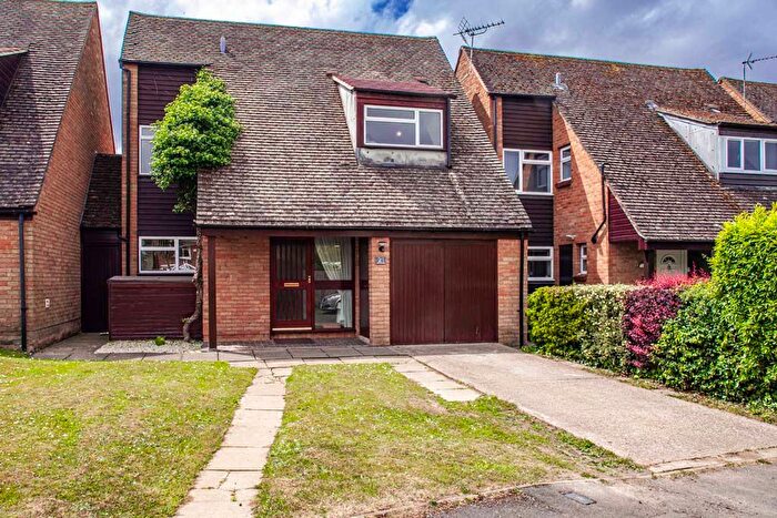 3 Bedroom Detached House For Sale In West Chiltern, Woodcote, RG8