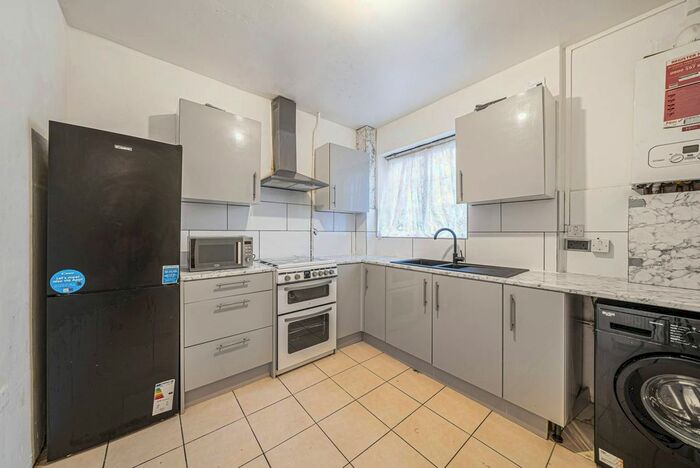 3 Bedroom Semi-Detached House To Rent In The Roundway, Tottenham, London, N17