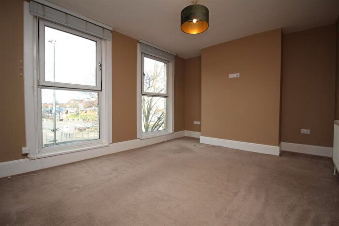 2 Bedroom Maisonette To Rent In Windmill Street, Gravesend, DA12