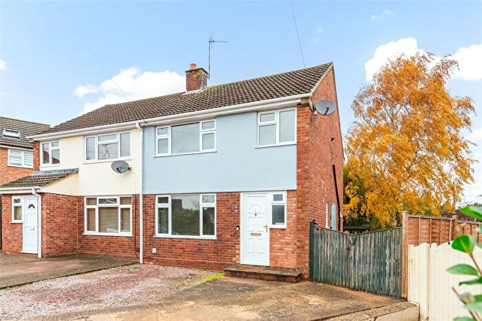 3 Bedroom Semi Detached House For Sale In Manorfields Road, Old Stratford, Milton Keynes, Northamptonshire, MK19