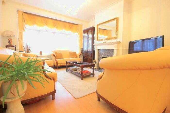 4 Bedroom Semi-Detached House To Rent In Coningsby Gardens, Chingford Mount, E4