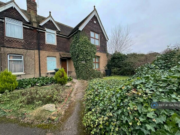 4 Bedroom Semi-Detached House To Rent In New House Lane, Northfleet, Gravesend, DA11