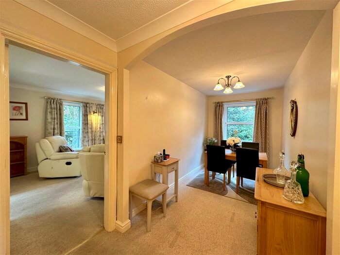 2 Bedroom Flat For Sale In Torquay Road, Preston, Paignton, TQ3