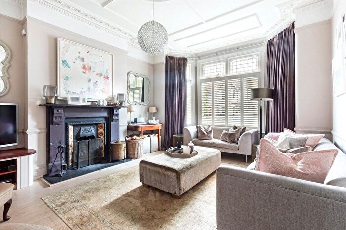 4 Bedroom Semi Detached House For Sale In Braxted Park, London, SW16