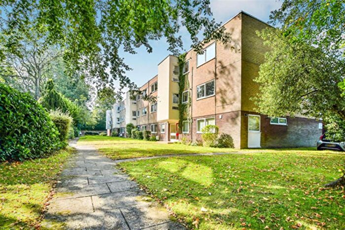 2 Bedroom Flat To Rent In Brooklands Road, Sale, M33