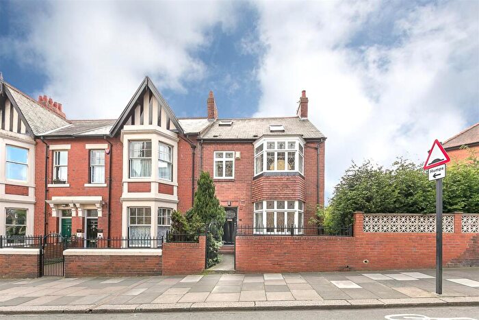 4 Bedroom Semi-Detached House To Rent In Fenham Hall Drive, Fenham, Newcastle Upon Tyne, NE4