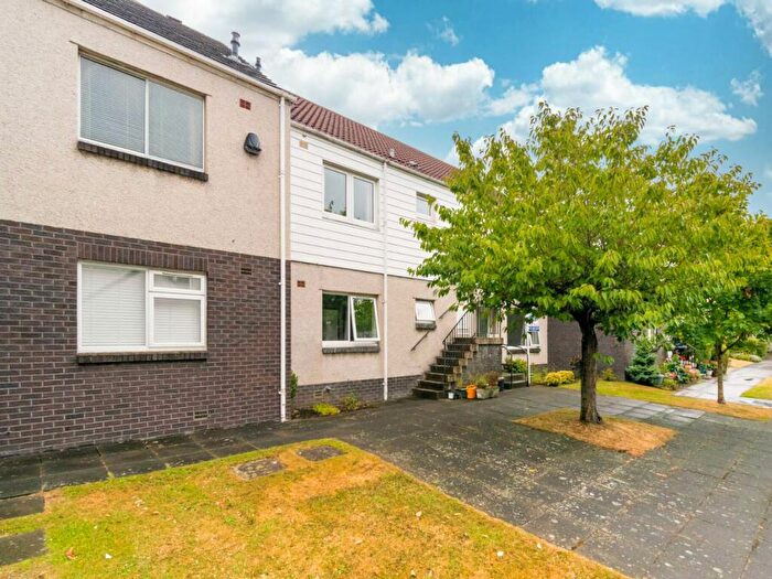 3 Bedroom Flat To Rent In Hillpark Wood, Blackhall, Edinburgh, EH4