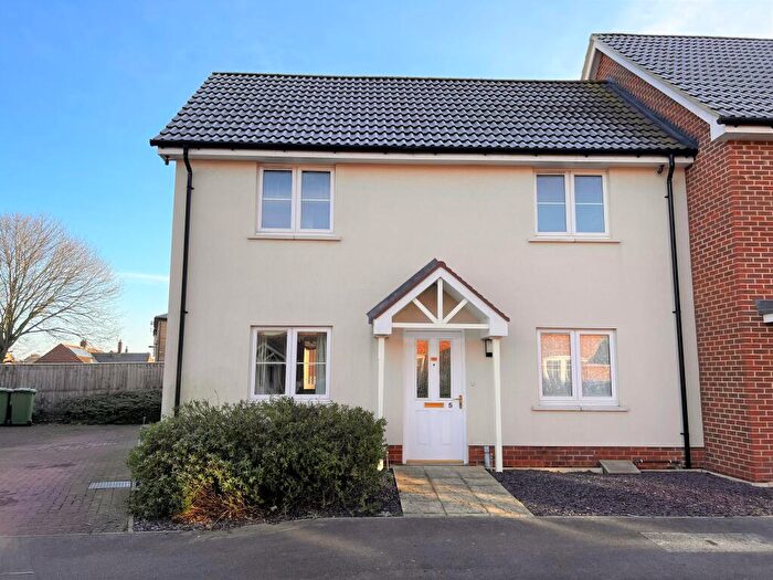 2 Bedroom House To Rent In Lake Close, March, PE15