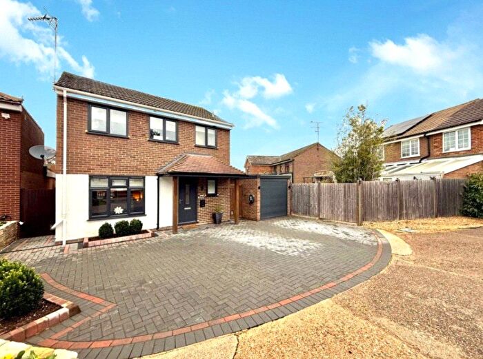 4 Bedroom Detached House For Sale In Kilmartin Gardens, Frimley, Surrey, GU16