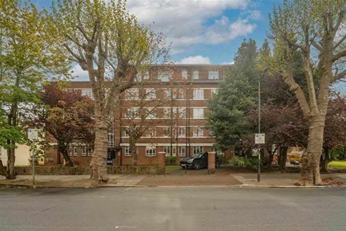 2 Bedroom Flat To Rent In Mapesbury Road, The Mapesbury, NW2