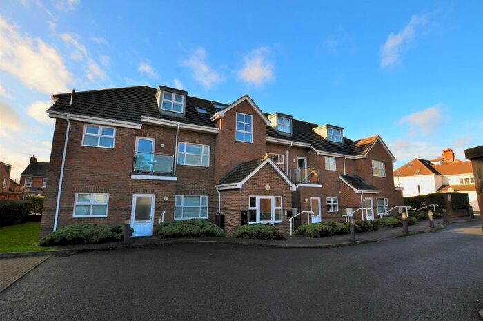 2 Bedroom Flat To Rent In Alexander Road, London Colney, St.Albans, AL2