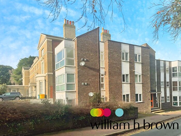 2 Bedroom Flat To Rent In Oaks Drive, Colchester, CO3