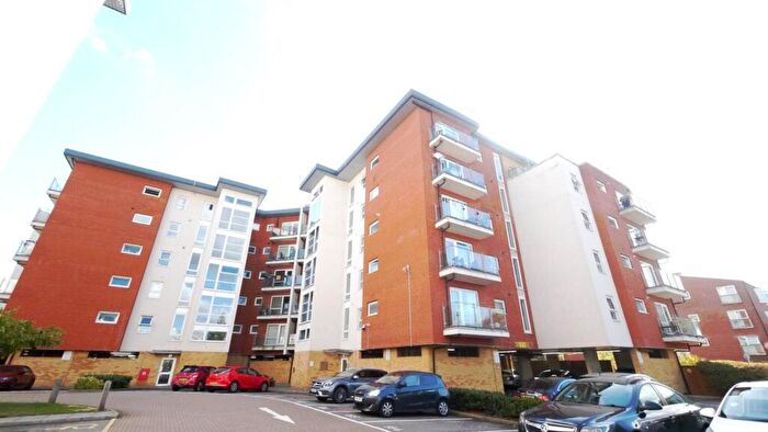 2 Bedroom Apartment To Rent In Clarkson Court, Hatfield, AL10