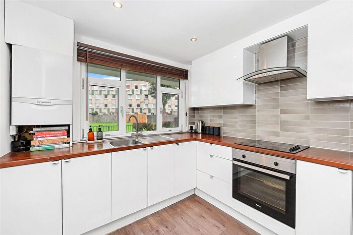 3 Bedroom Maisonette To Rent In Norton House, Mace Street, London, E2