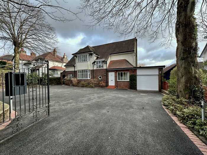 4 Bedroom Detached House To Rent In Pinfold Lane, Romiley, SK6