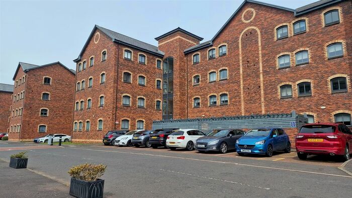 2 Bedroom Flat To Rent In James Watt Way, Greenock, PA15